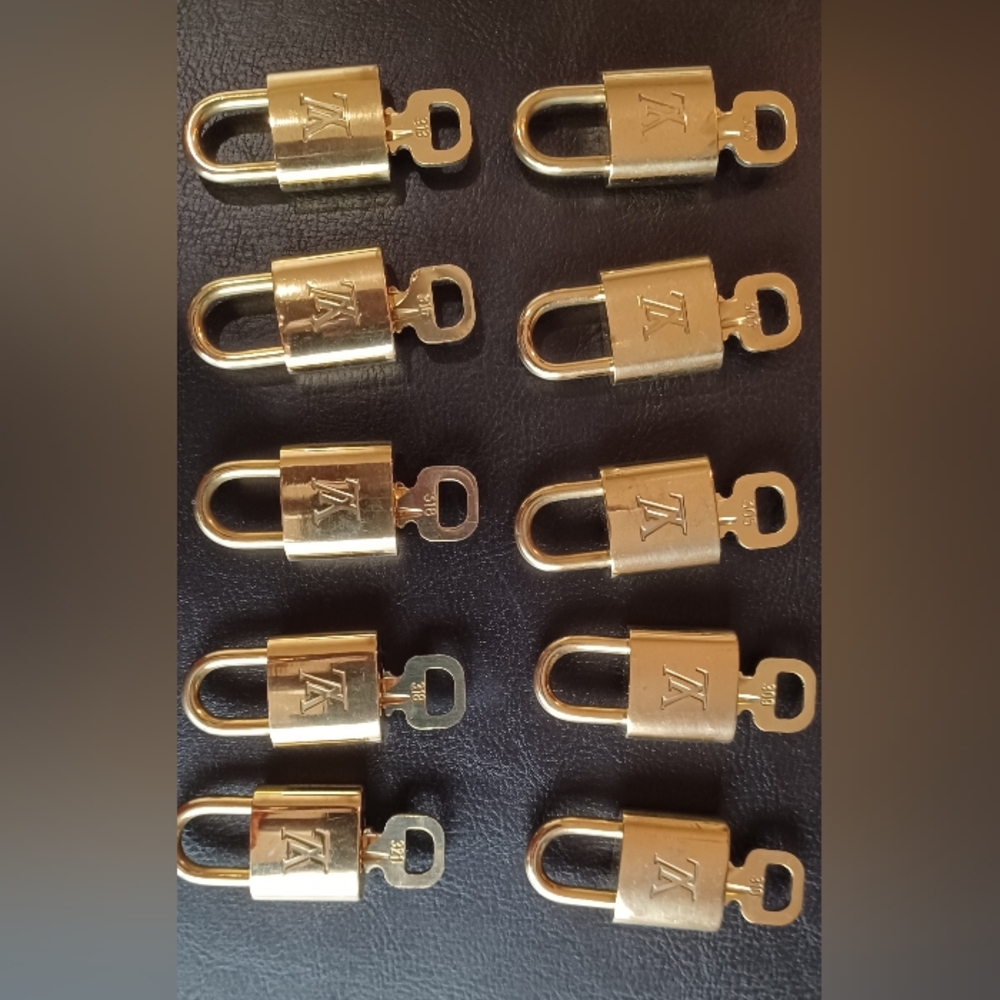 LOUIS VUITTON LOCK AND KEY SET 🔐